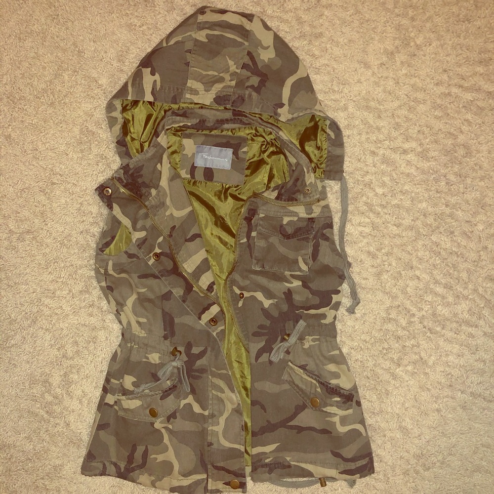 Camouflage utility vest